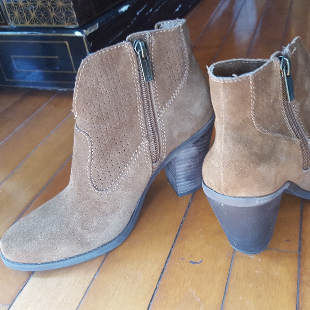 Suede leather booties sz 6.5 Jessica Simpson